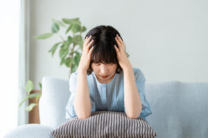 考えすぎてしまう女性